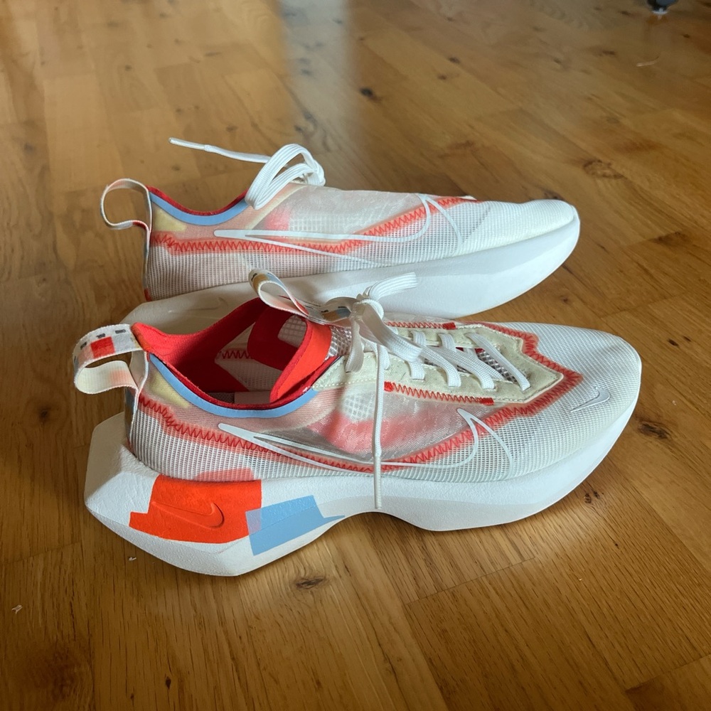 Nike Vista Lite SE orang and blue details